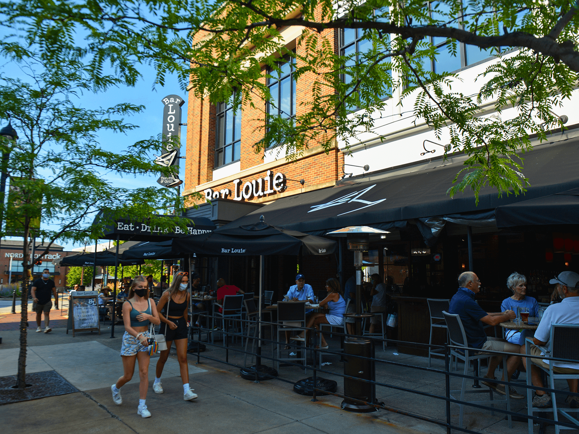 Bar Louie Wine Tour Patio Edition